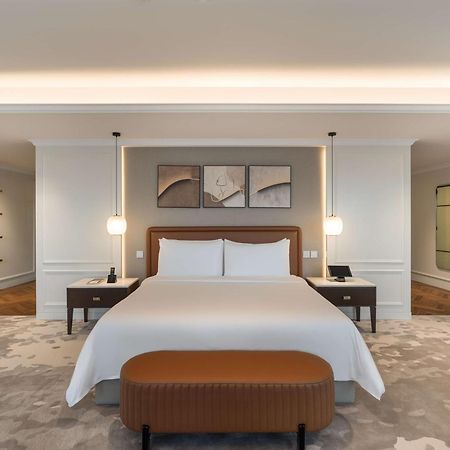Kempinski The Boulevard Dubai Exterior photo A bedroom at the hotel