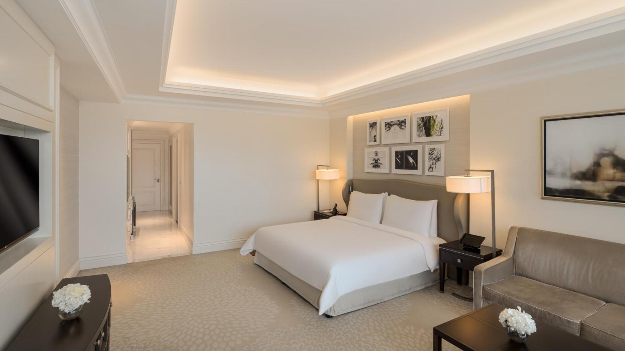 Kempinski The Boulevard Dubai Exterior photo A bedroom at the Four Seasons Hotel