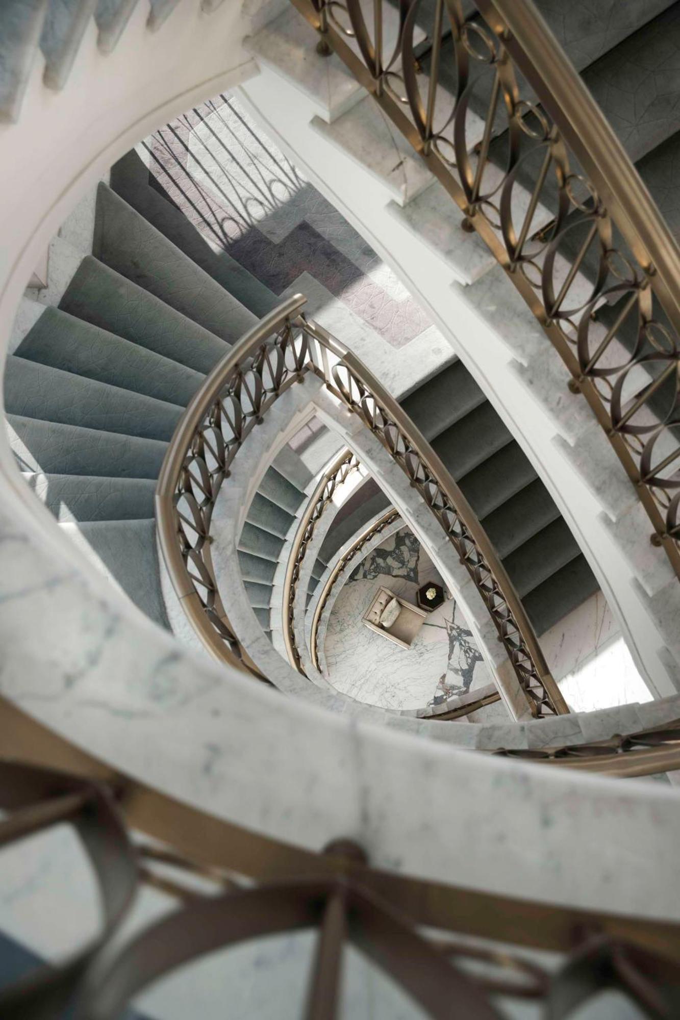 Kempinski The Boulevard Dubai Exterior photo Spiral staircase