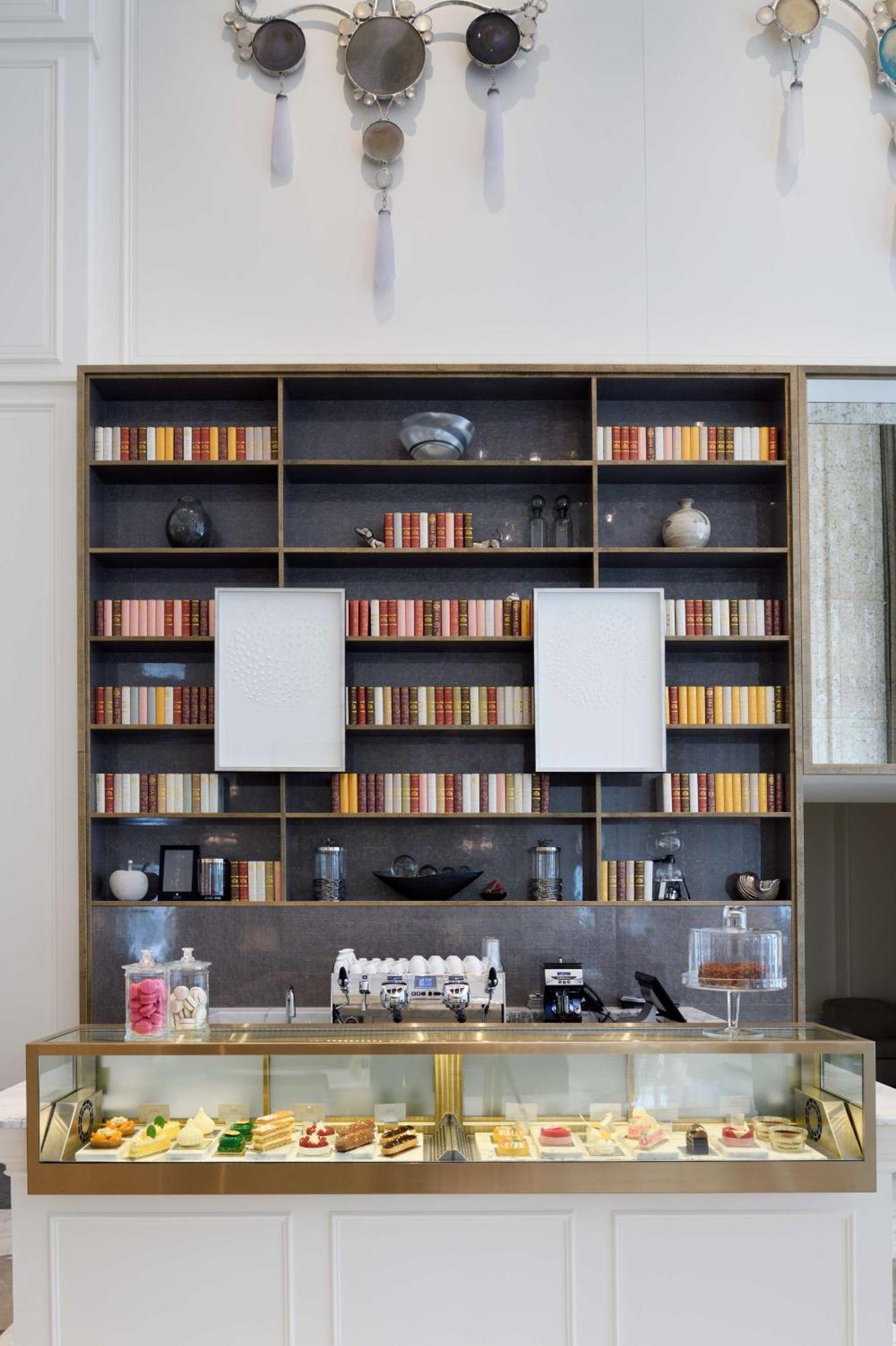 Kempinski The Boulevard Dubai Exterior photo A bookcase